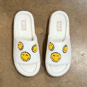 MIA White Slides with Yellow Smiley Faces Size 9